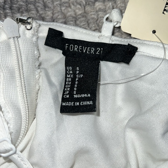 White dress - Picture 4 of 9